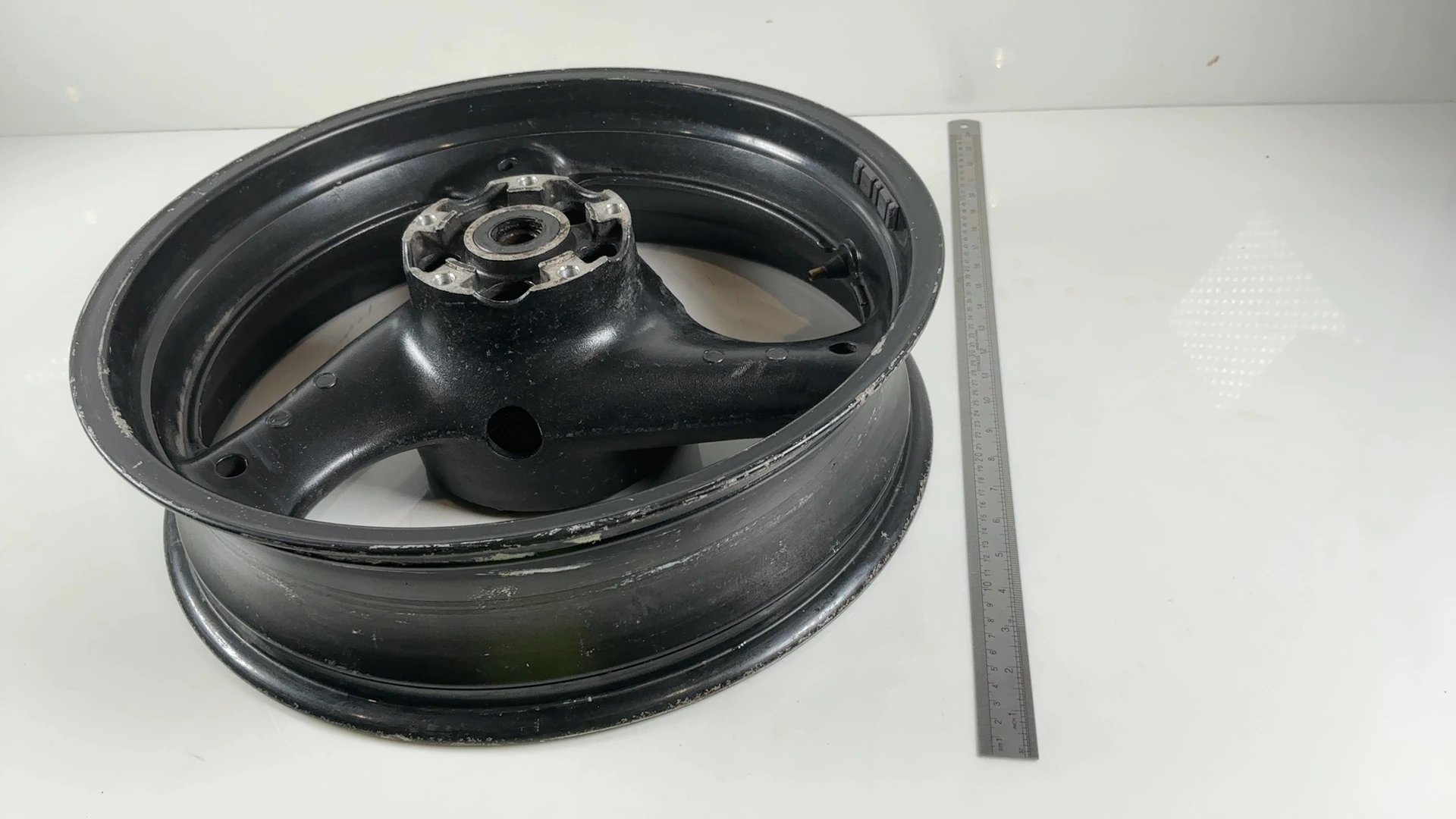 Suzuki Bandit GSF600 GN77B 600cc Rear Wheel Rim 1995-1999 OEM 64111-21E01-35W - Image 3