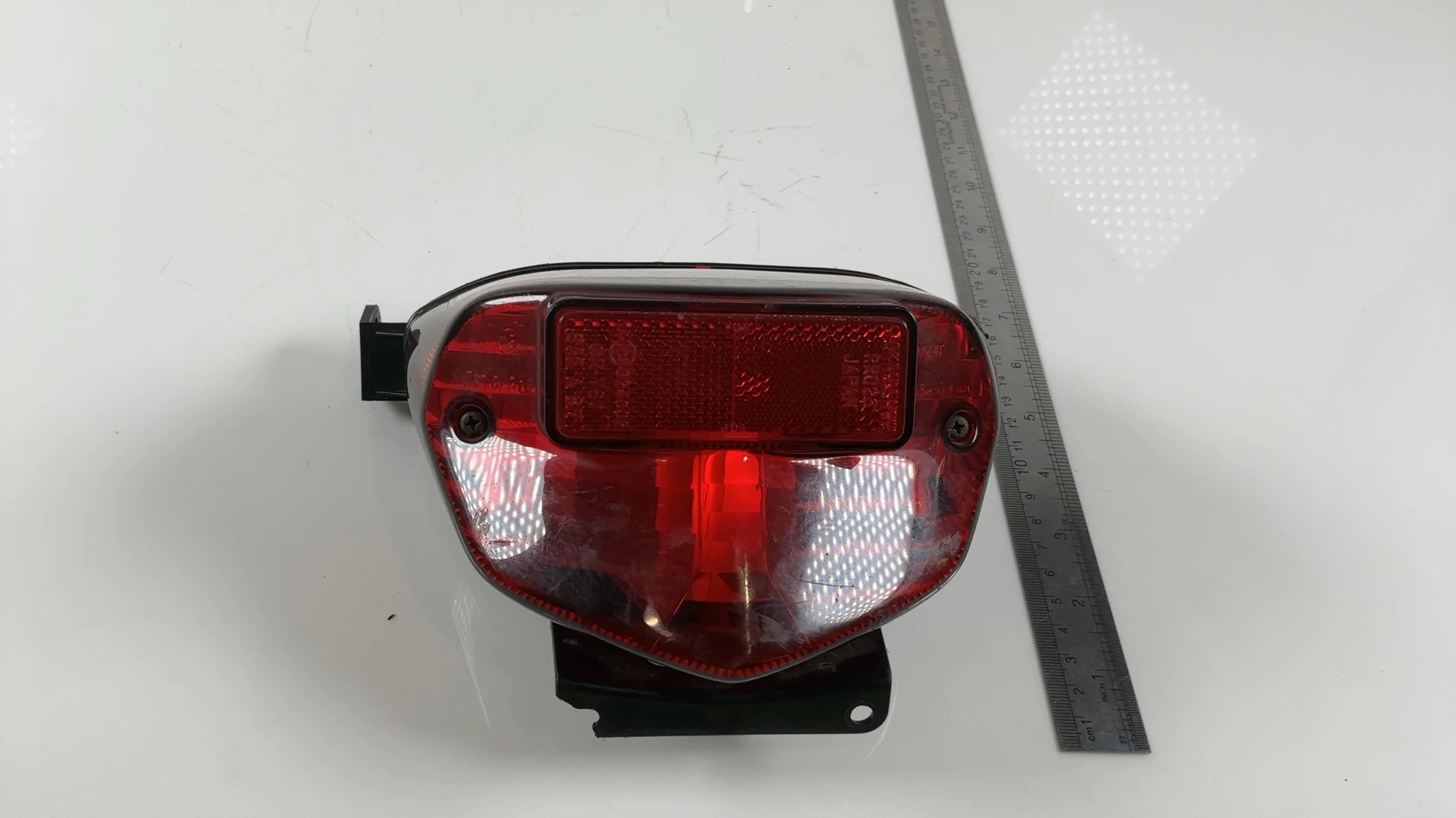 Suzuki GSXR 750 CC Tail Light Brake Lamp 2000-2003 OEM 35710-35F0 - Image 3
