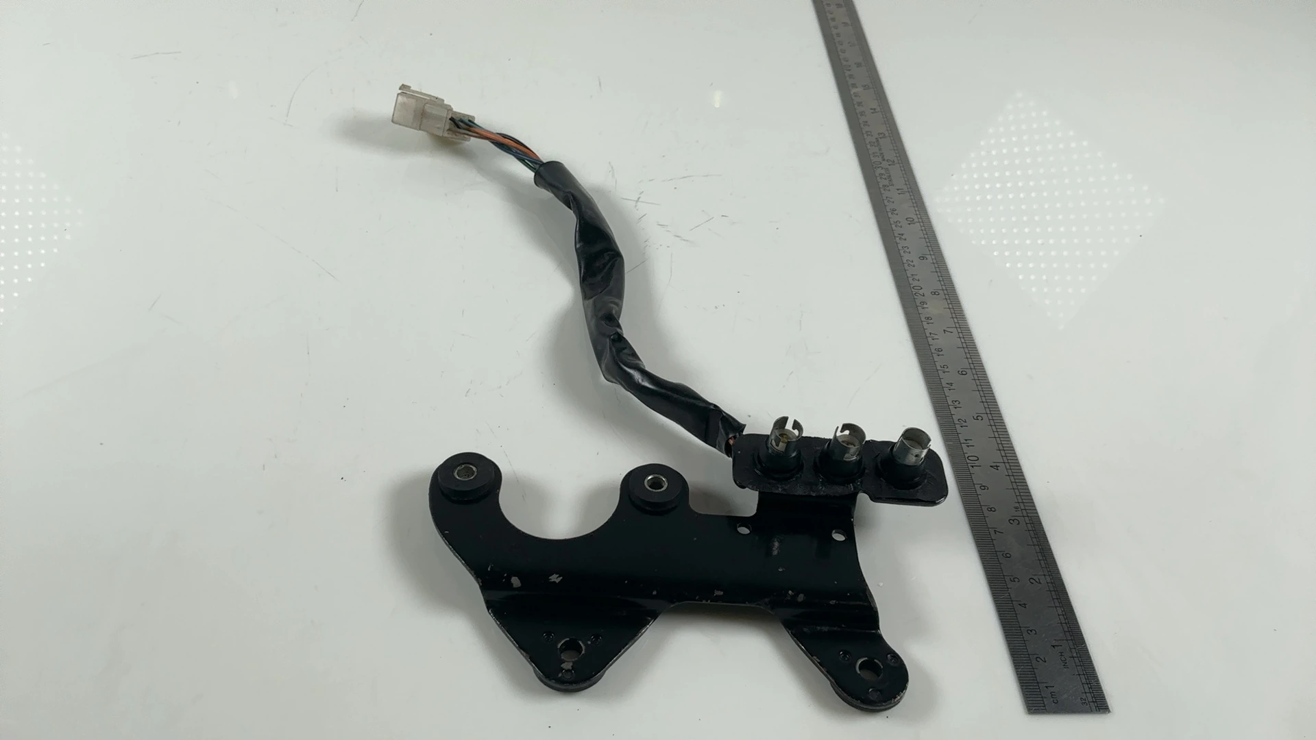 Honda Twinstar CM200T 200cc Speedometer Gauge Mount Bracket 1980-82 37211-465-00 - Image 3