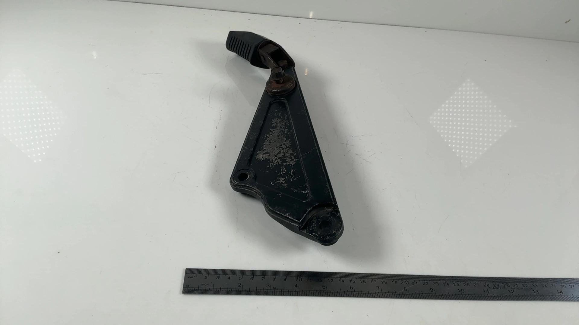 Kawasaki GT750 KZ750P 750cc Left Rear Footrest Hanger Bracket 1982-96 35011-1132 - Image 5