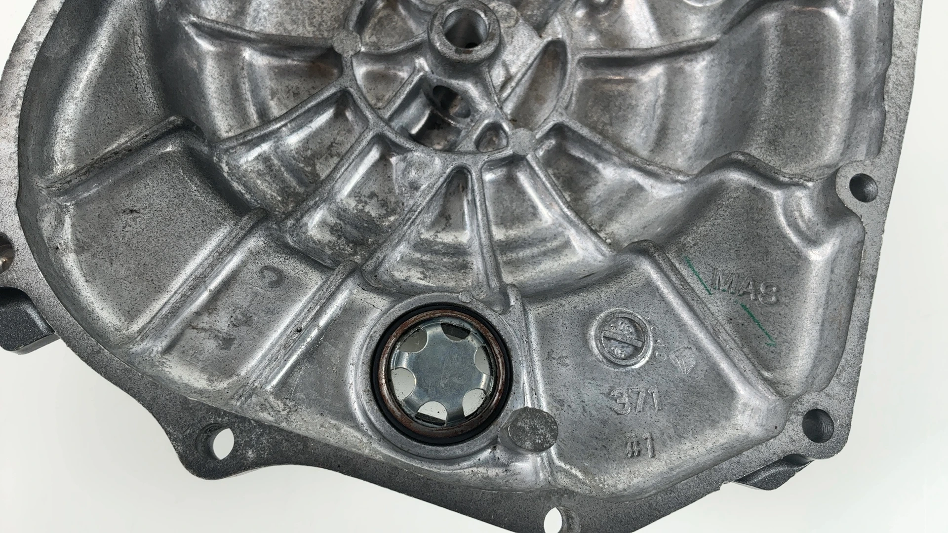 Honda CBR900RR Fireblade 900cc Clutch Cover 1996-1997 OEM 11330-MAS-000 - Image 6