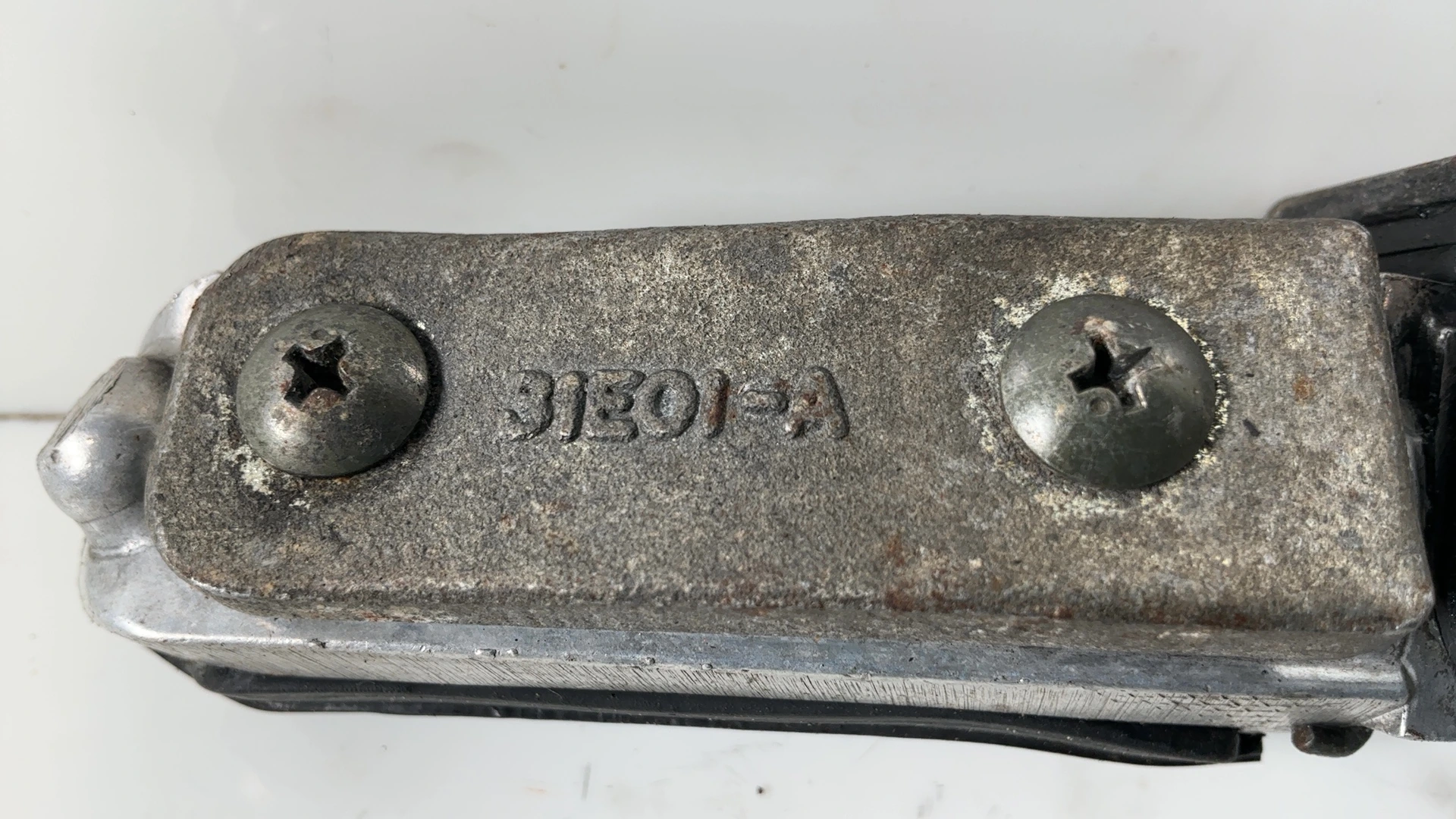 Suzuki Bandit GSF600 600cc Front Right Driver Foot Peg 1995-2004 OEM 43526-31E01 - Image 7