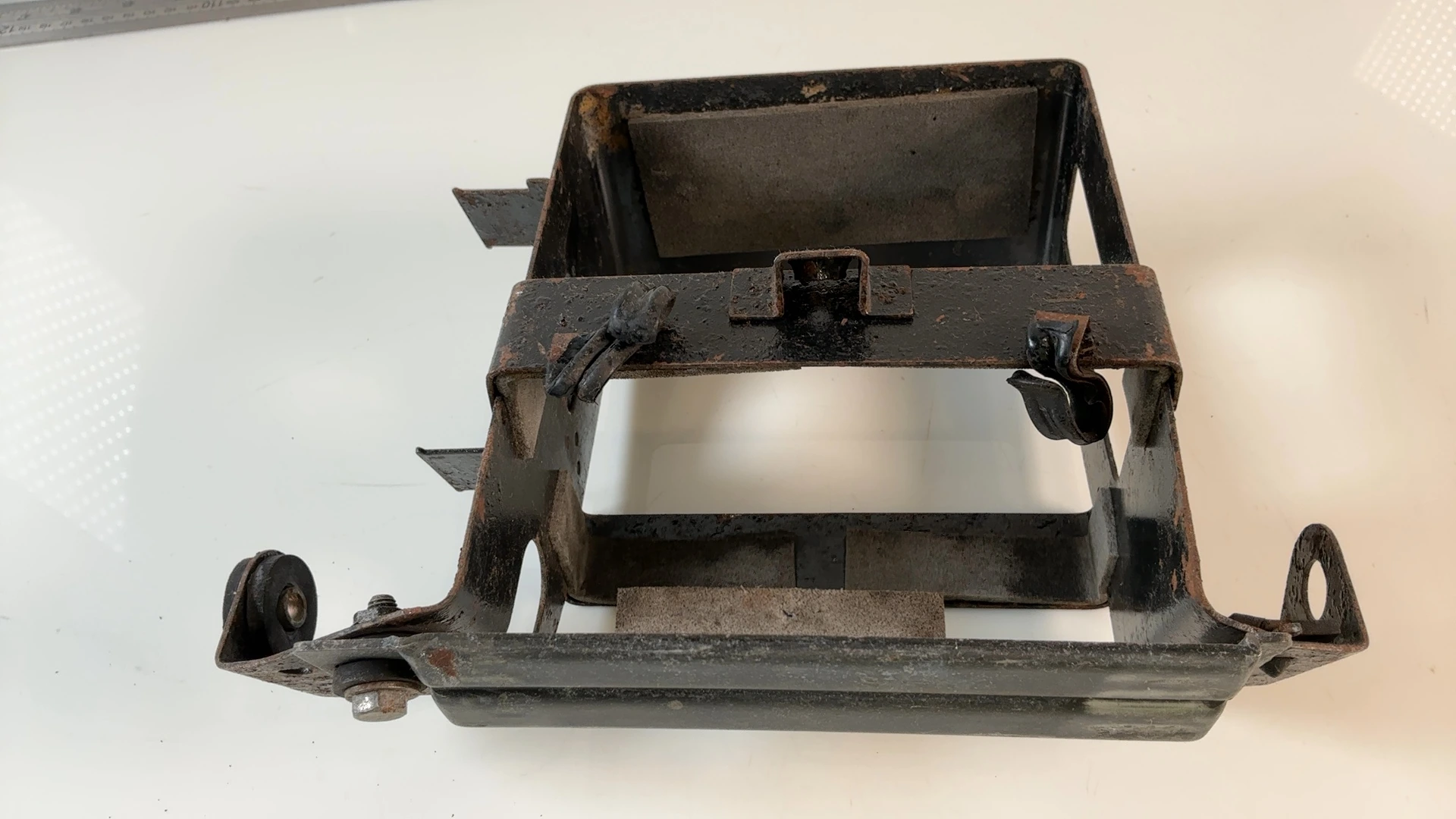 Suzuki GSXR750 GR71 750CC Battery Tray Box Holder 1985 1987 OEM 41540-27A20 - Image 4