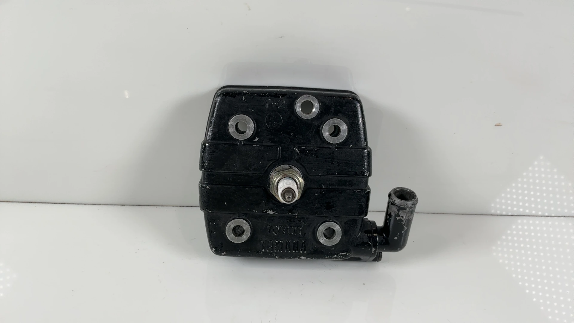 Yamaha DT125LC 10V 125cc Cylinder Head 1982-1985 OEM 10V-11111-00-00 - Image 1